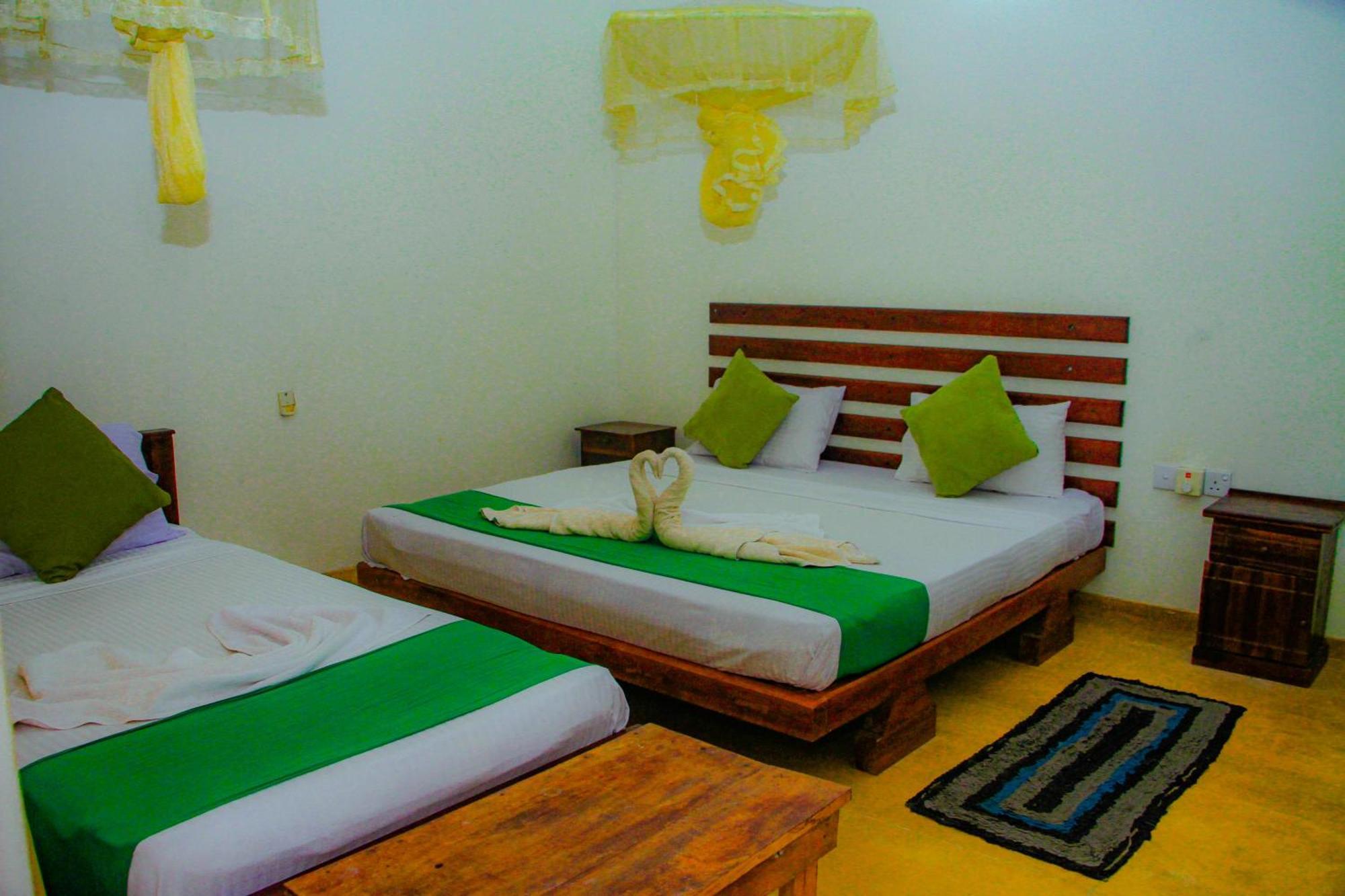 Banana Rest Sigiriya Bed & Breakfast Exterior photo